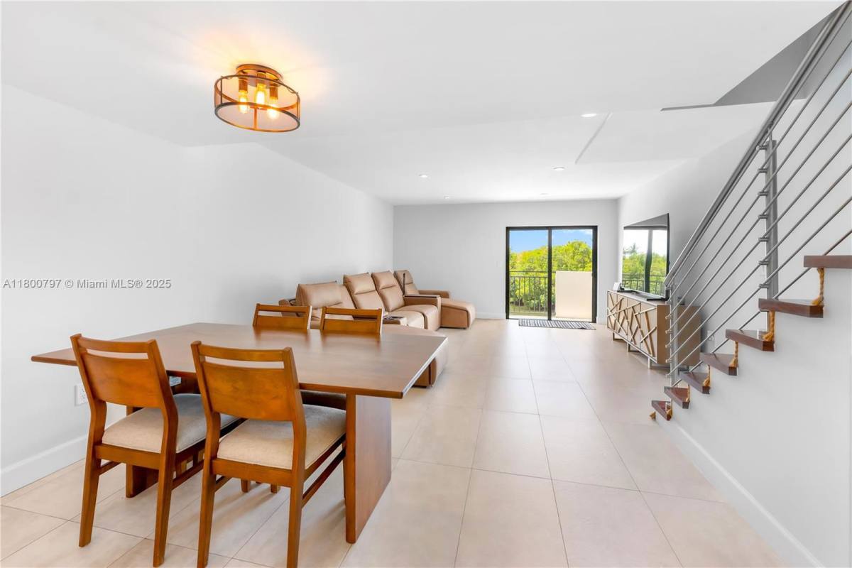 Townhouse for rent at 6901 Edgewater Dr #328, Miami, FL 33133
