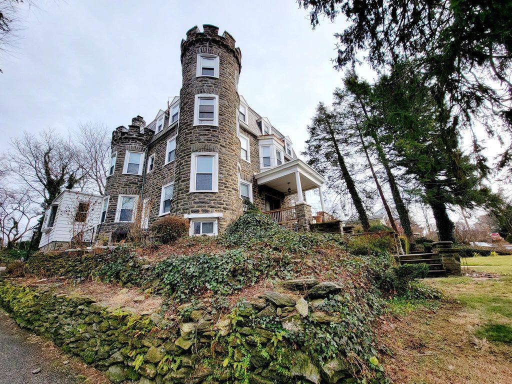 Apartment for rent at 431 Valley Rd #B1, Elkins Park, PA 19027
