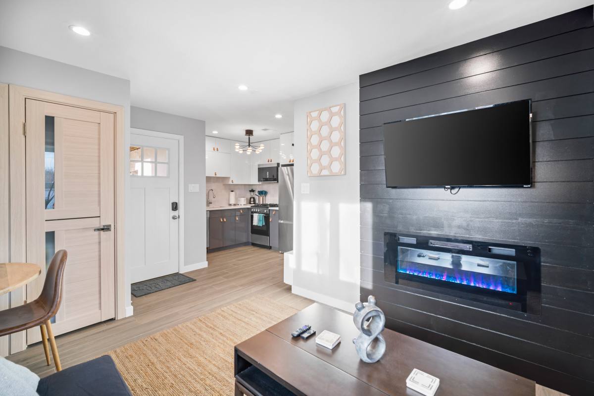 Apartment for rent at 21 Albany Ave #2, Atlantic City, NJ 08401