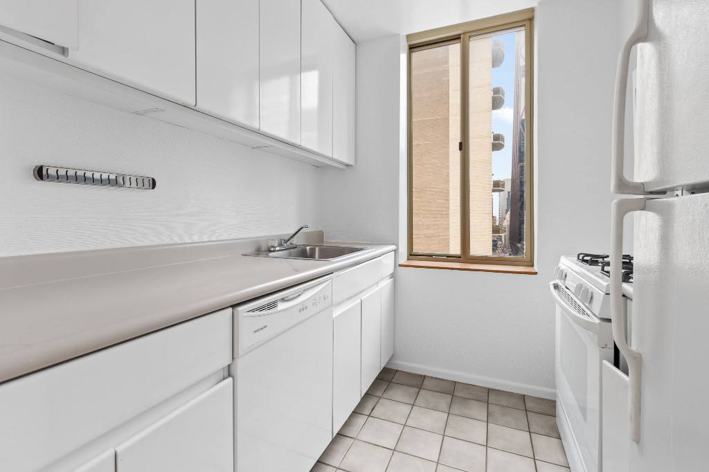Apartment for rent at 236 E 47th St #24E, New York, NY 10017