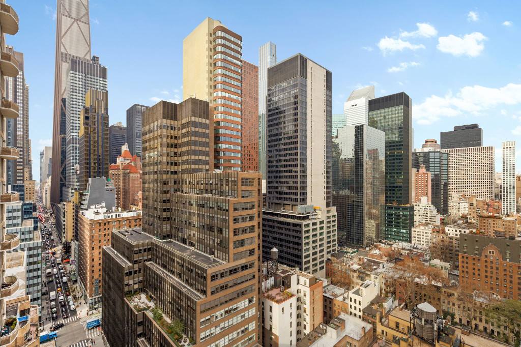 Apartment for rent at 236 E 47th St #24E, New York, NY 10017