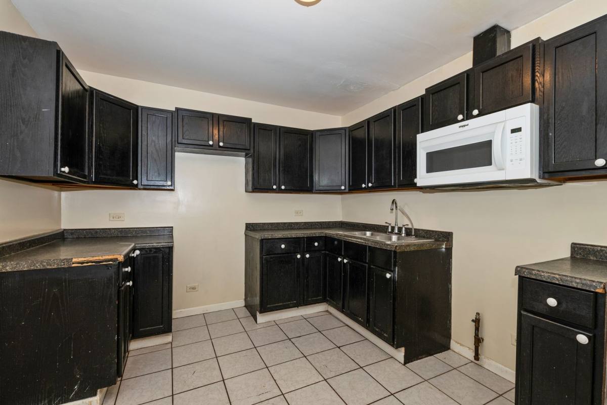 Apartment for rent at 6156 S Albany Ave, Chicago, IL 60629