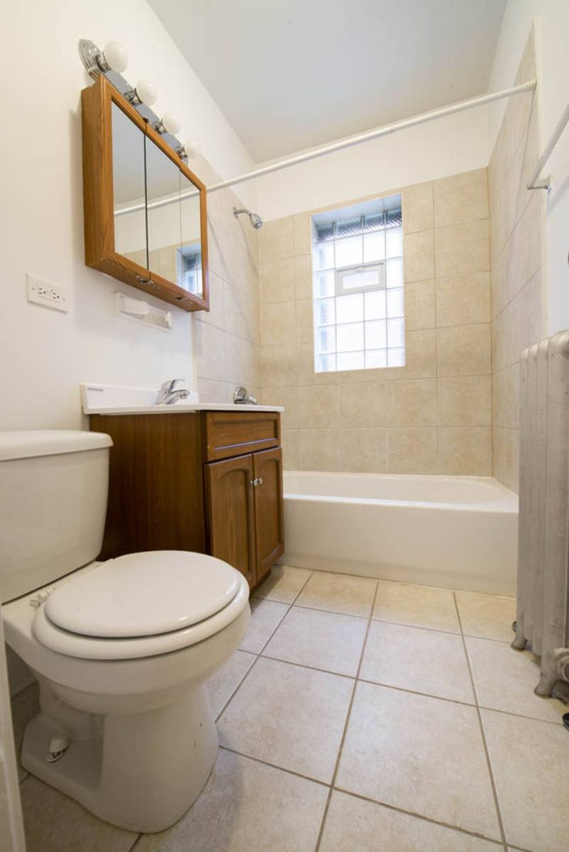 Apartment for rent at 11111 S Vernon, Chicago, IL 60628