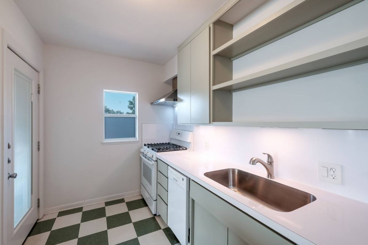 Apartment for rent at 442 E Huisache Ave, San Antonio, TX 78212