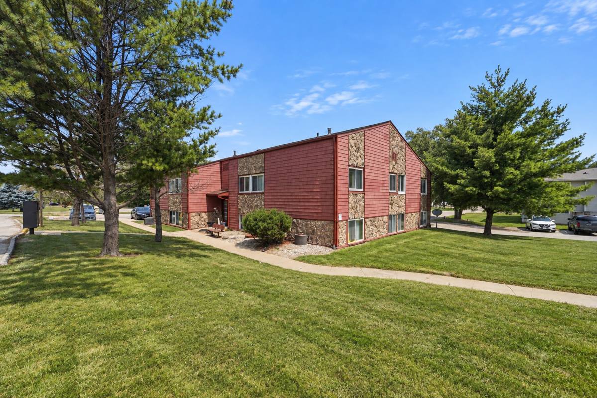 Apartment for rent at 3805-3807 W 4th St, Waterloo, IA 50701