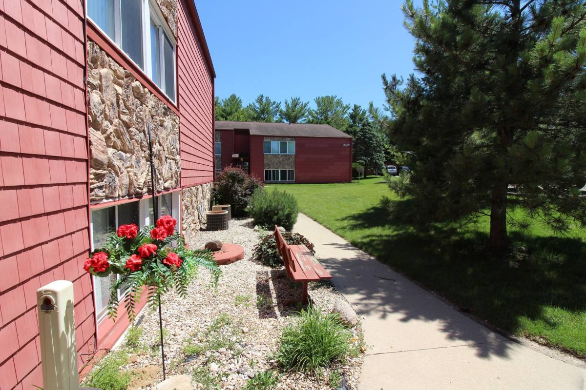 Apartment for rent at 3805-3807 W 4th St, Waterloo, IA 50701