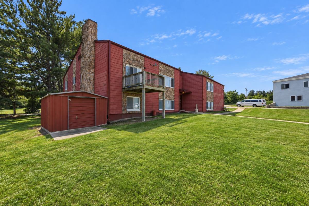Apartment for rent at 3805-3807 W 4th St, Waterloo, IA 50701