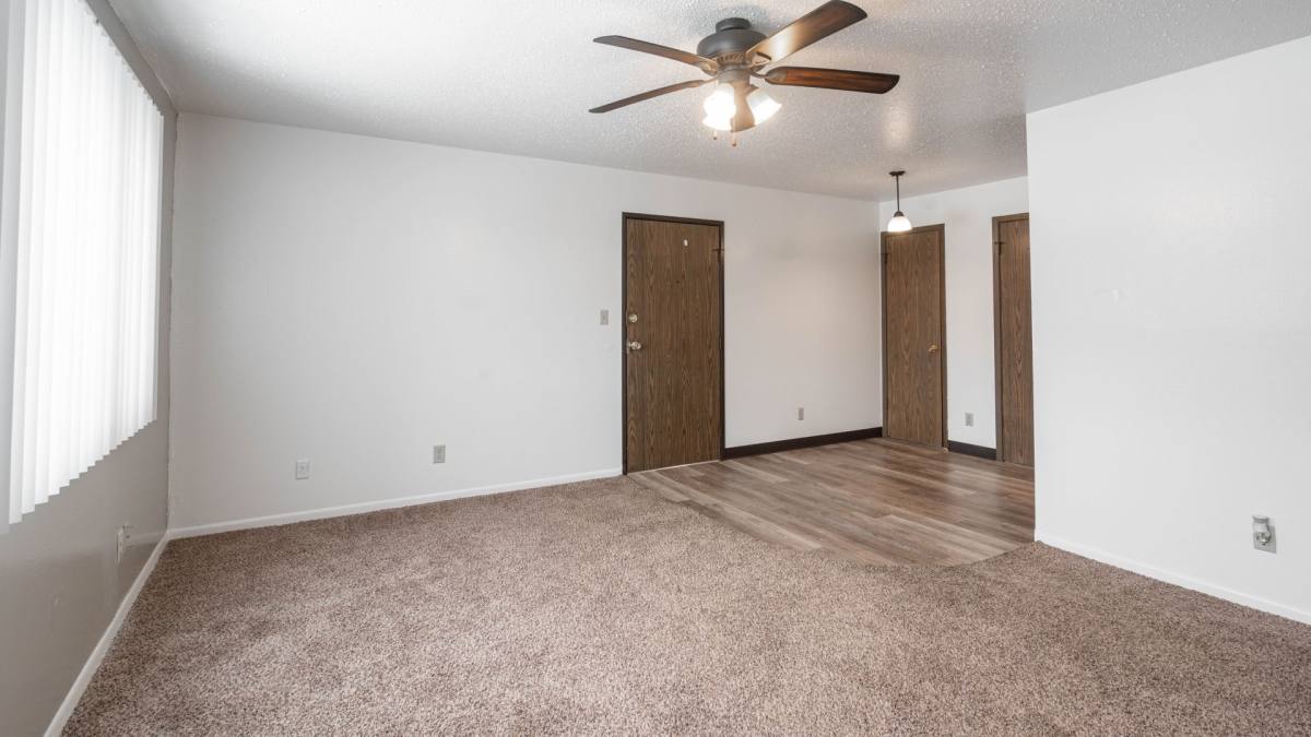 Apartment for rent at 3805-3807 W 4th St, Waterloo, IA 50701