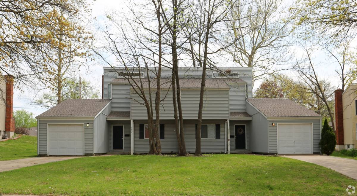 Apartment for rent at 1520 E 97th, Kansas City, MO 64131