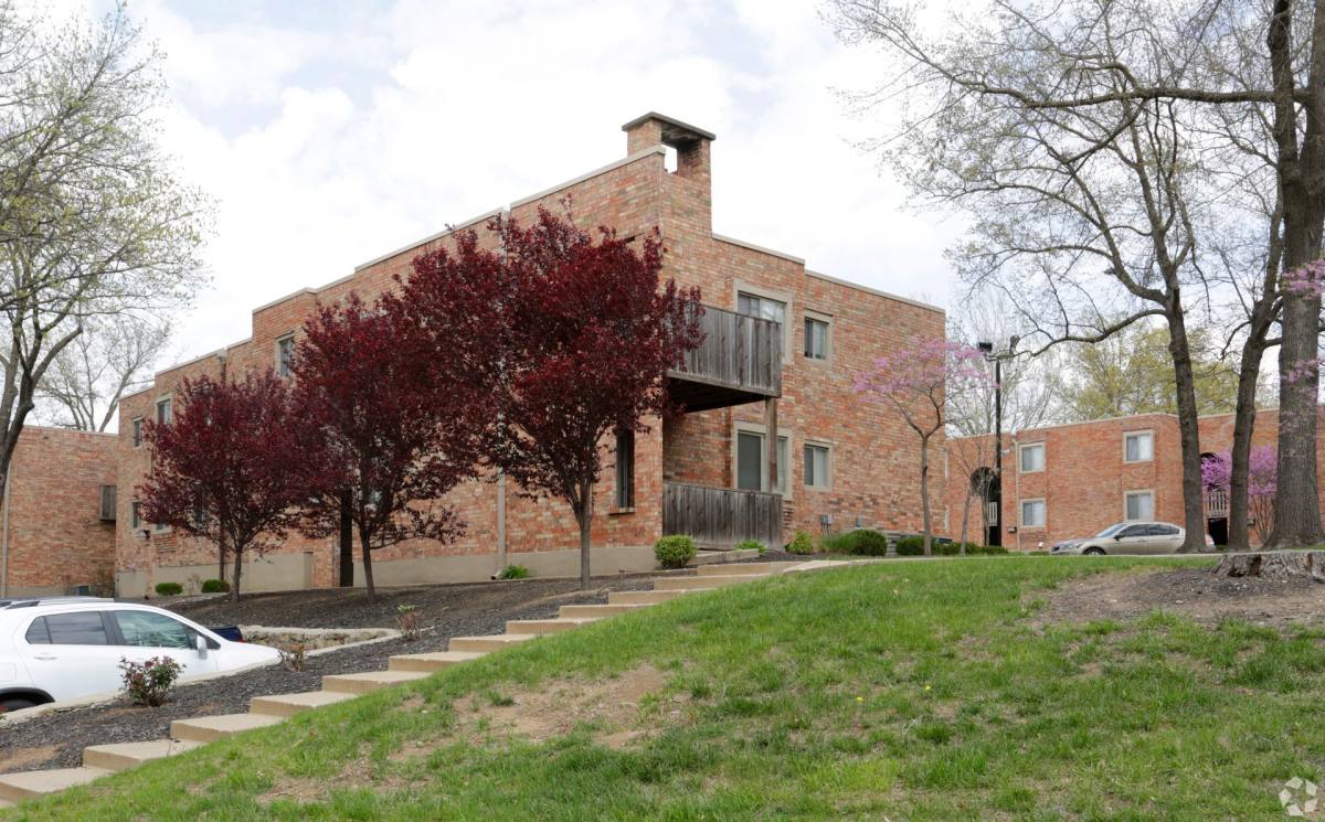 Apartment for rent at 1520 E 97th, Kansas City, MO 64131