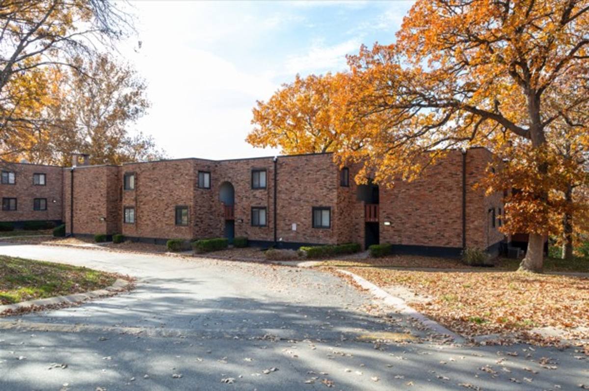 Apartment for rent at 1520 E 97th, Kansas City, MO 64131