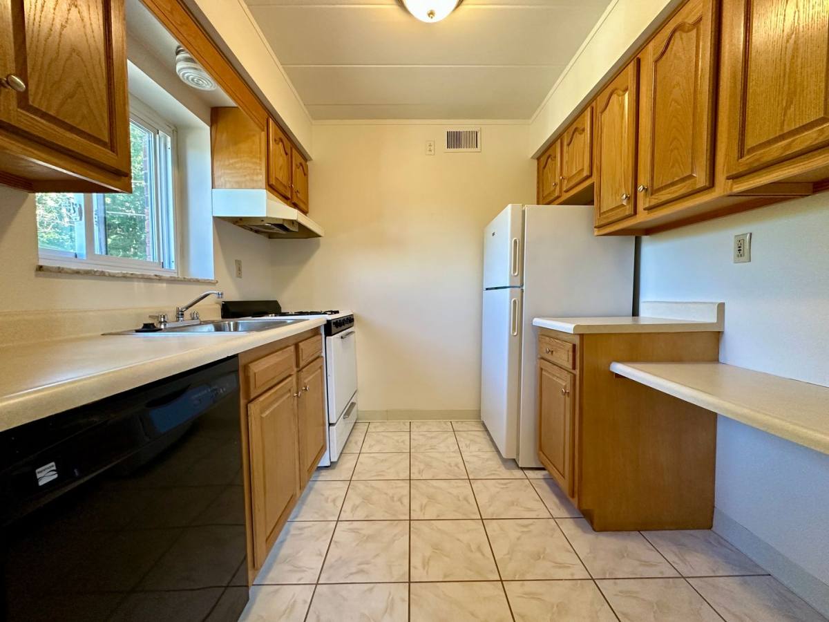Apartment for rent at 650 Center Rd, Pittsburgh, PA 15239