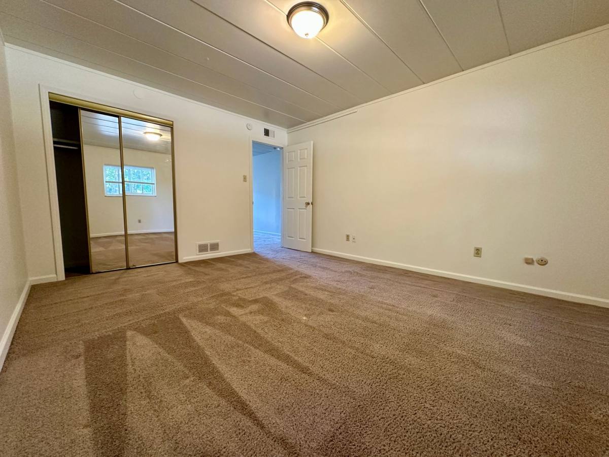 Apartment for rent at 650 Center Rd, Pittsburgh, PA 15239