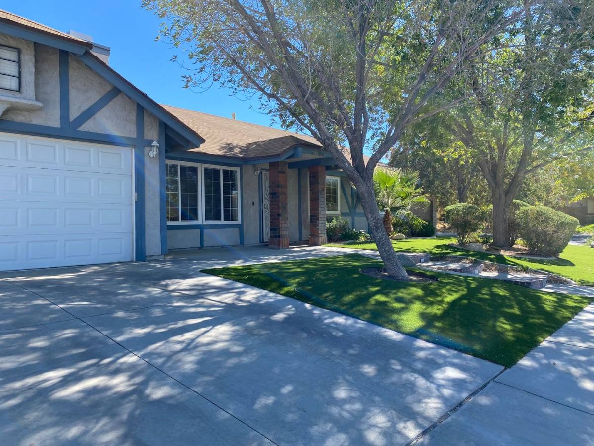 House for rent at 43100 18th St W, Lancaster, CA 93534