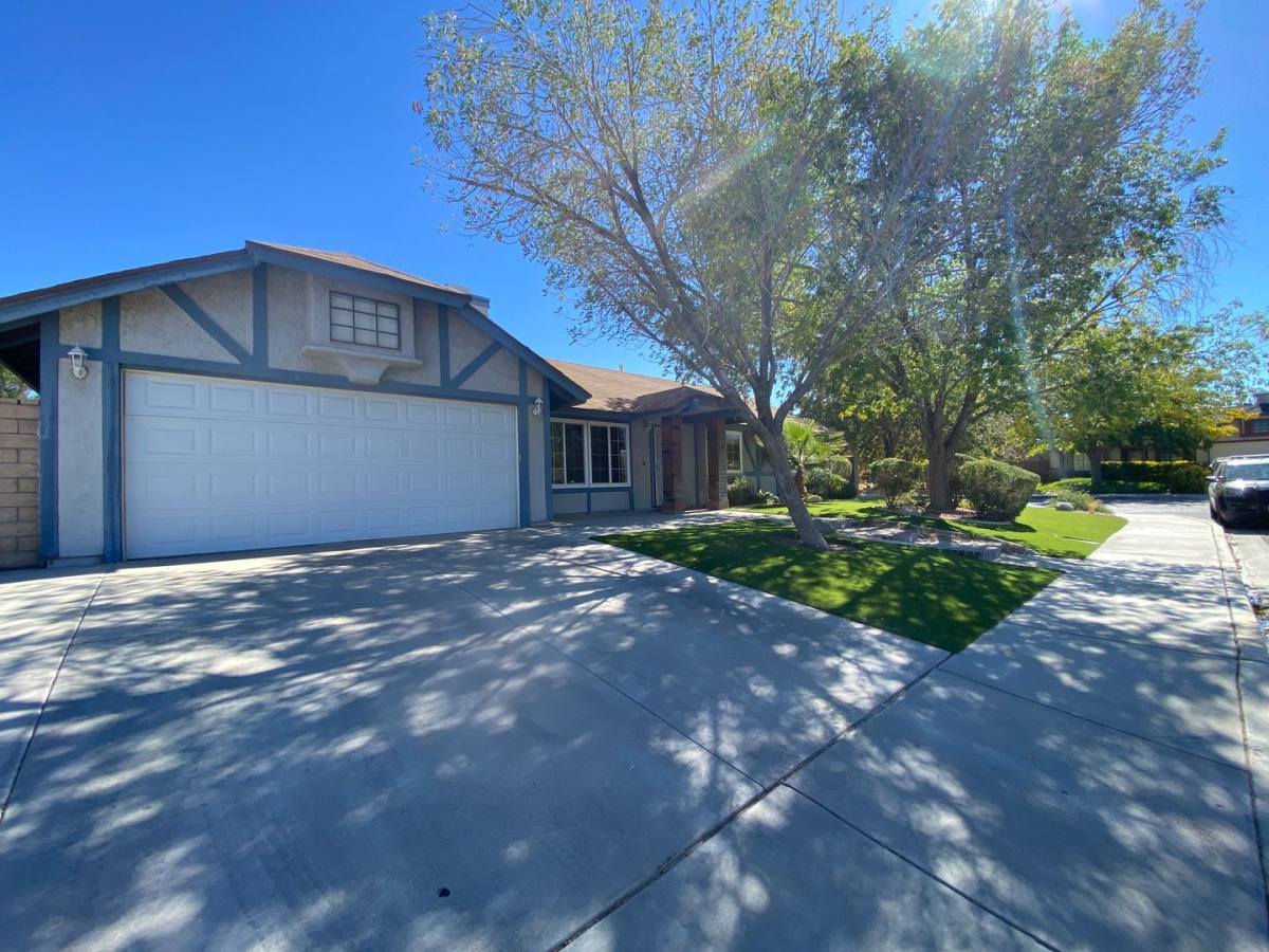 House for rent at 43100 18th St W, Lancaster, CA 93534