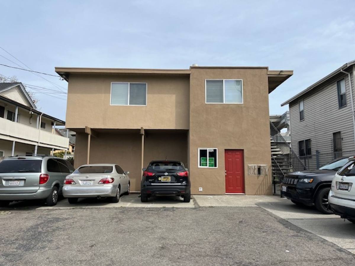 Apartment for rent at 692 34th St, Oakland, CA 94609