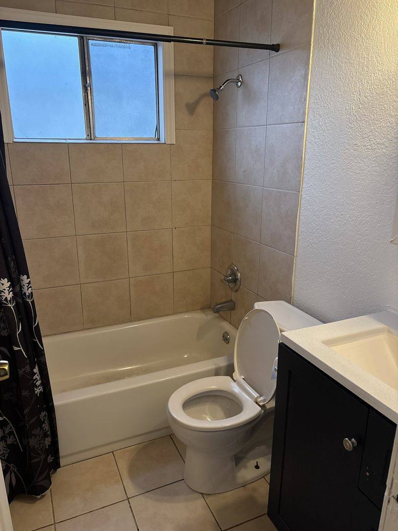 Apartment for rent at 692 34th St, Oakland, CA 94609