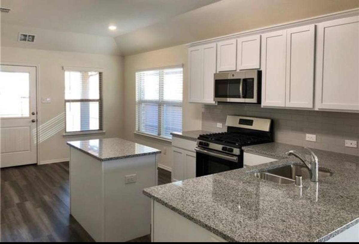 House for rent at 4002 Bighorn Dr, Forney, TX 75126