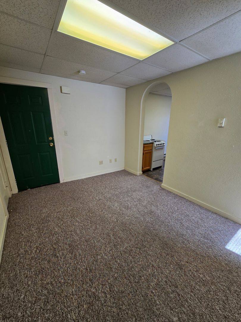 Apartment for rent at 623 Jefferson Ave, Charleston, IL 61920