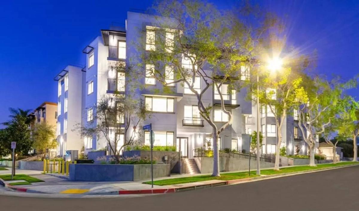 Apartment for rent at 5955 Saturn St, Los Angeles, CA 90035