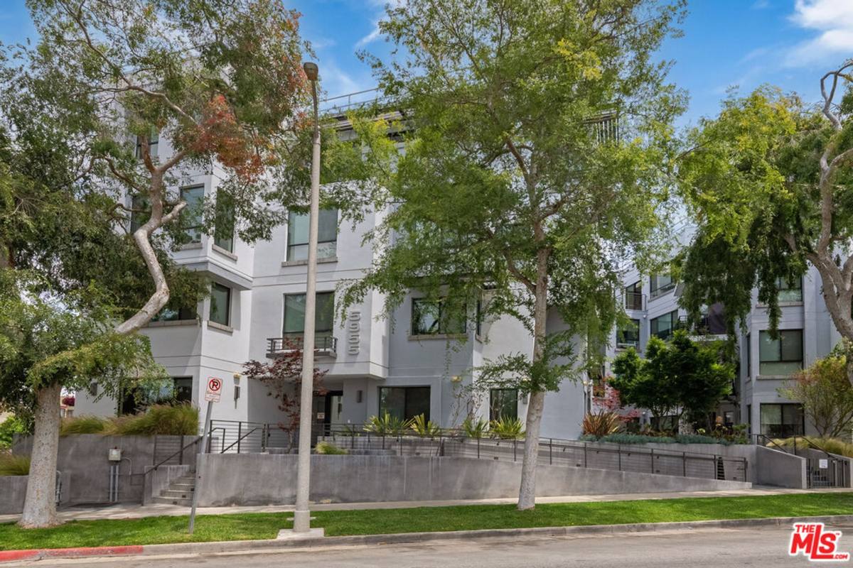 Apartment for rent at 5955 Saturn St, Los Angeles, CA 90035