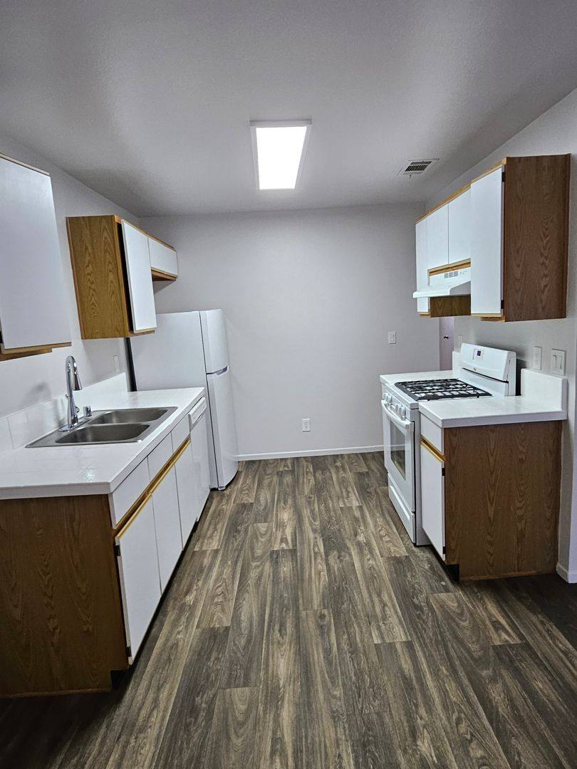 Apartment for rent at 38121 25th St E, Palmdale, CA 93550