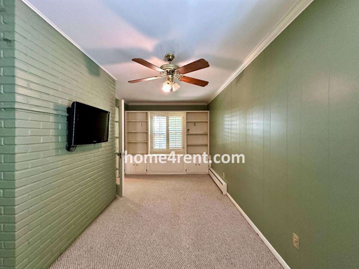 House for rent at 211 W 66th St, Kansas City, MO 64113