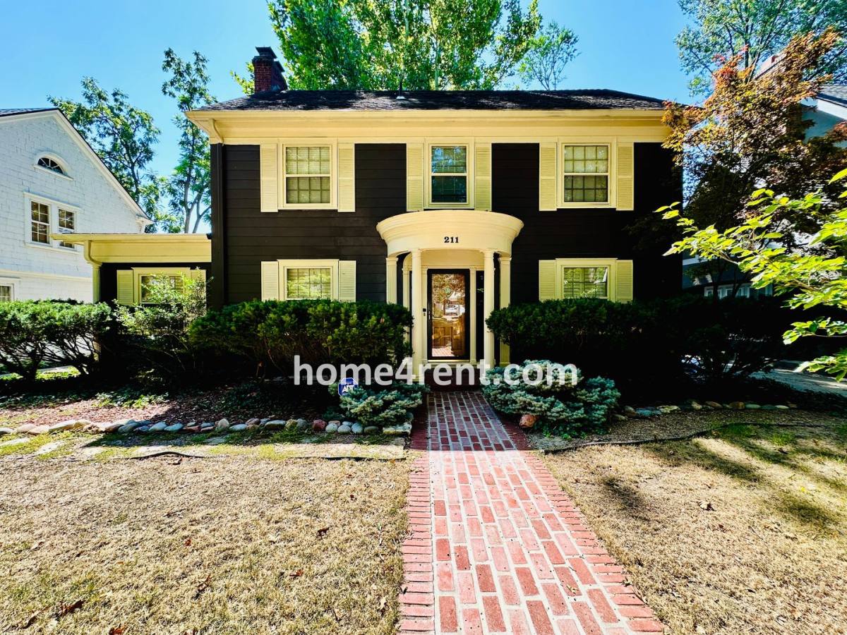 House for rent at 211 W 66th St, Kansas City, MO 64113