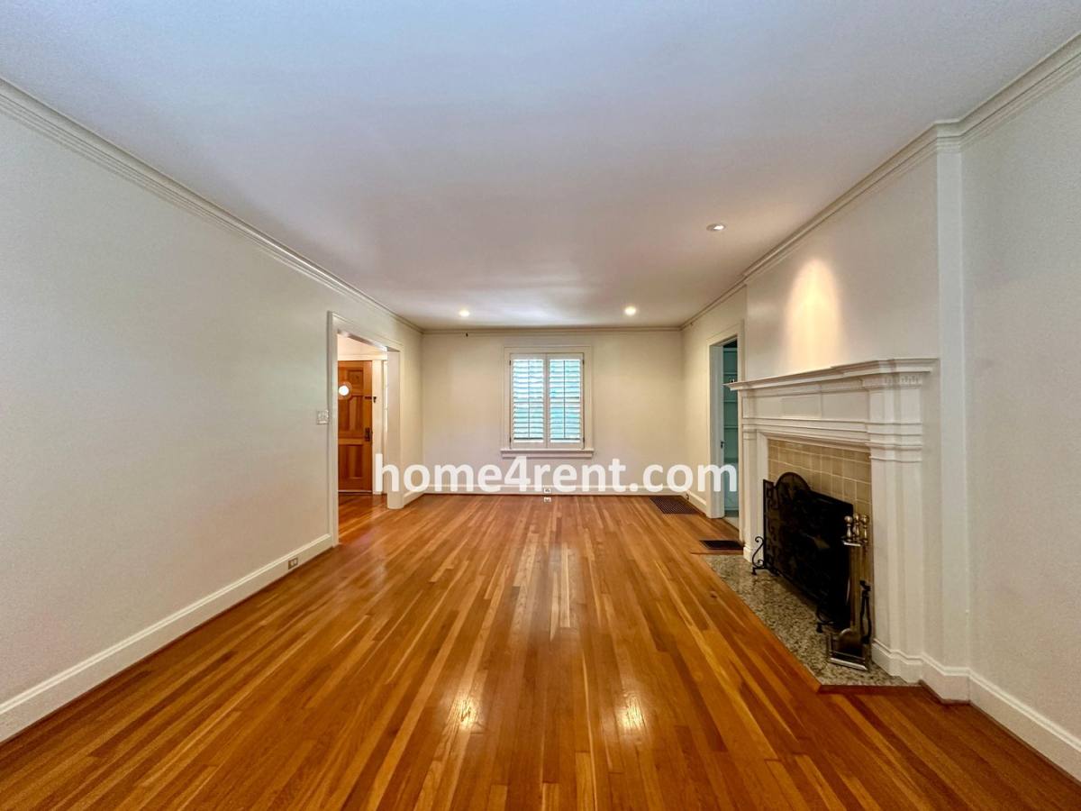 House for rent at 211 W 66th St, Kansas City, MO 64113