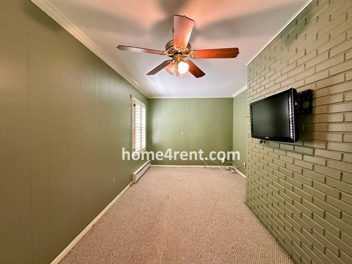 House for rent at 211 W 66th St, Kansas City, MO 64113