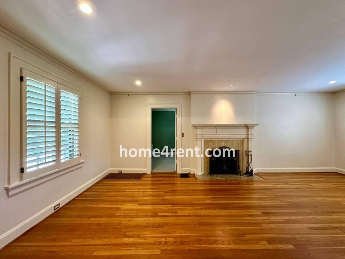 House for rent at 211 W 66th St, Kansas City, MO 64113