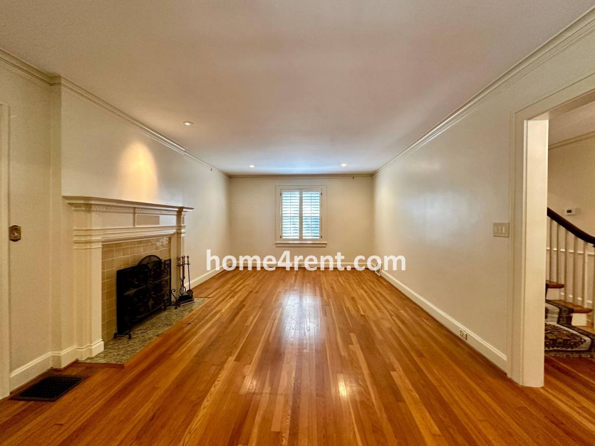House for rent at 211 W 66th St, Kansas City, MO 64113