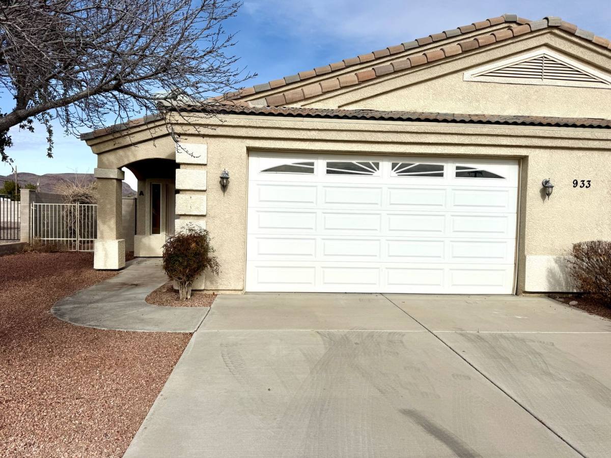 House for rent at 933 E Beverly Ave, Kingman, AZ 86401