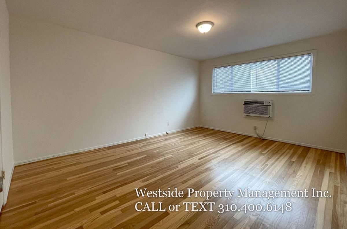 Apartment for rent at 244 S Doheny Dr #246, Beverly Hills, CA 90211