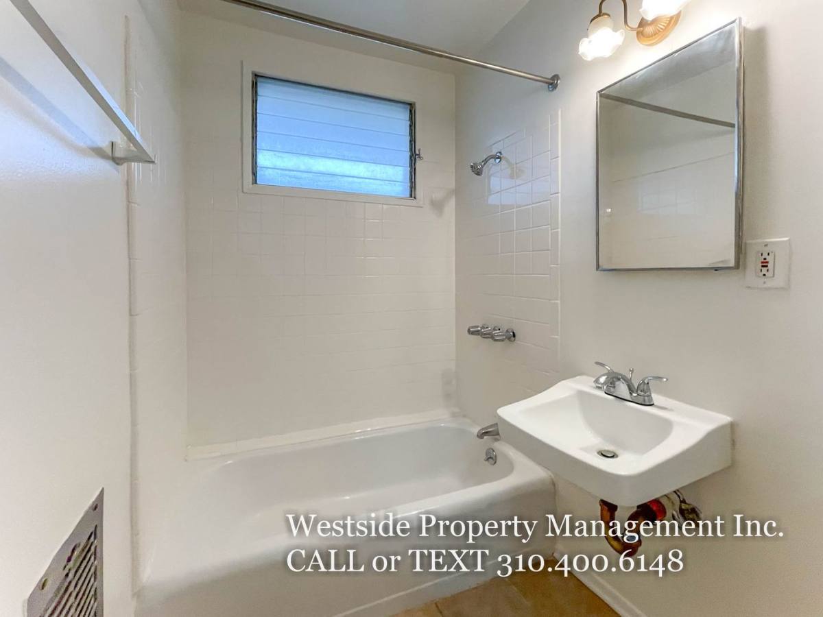 Apartment for rent at 244 S Doheny Dr #246, Beverly Hills, CA 90211