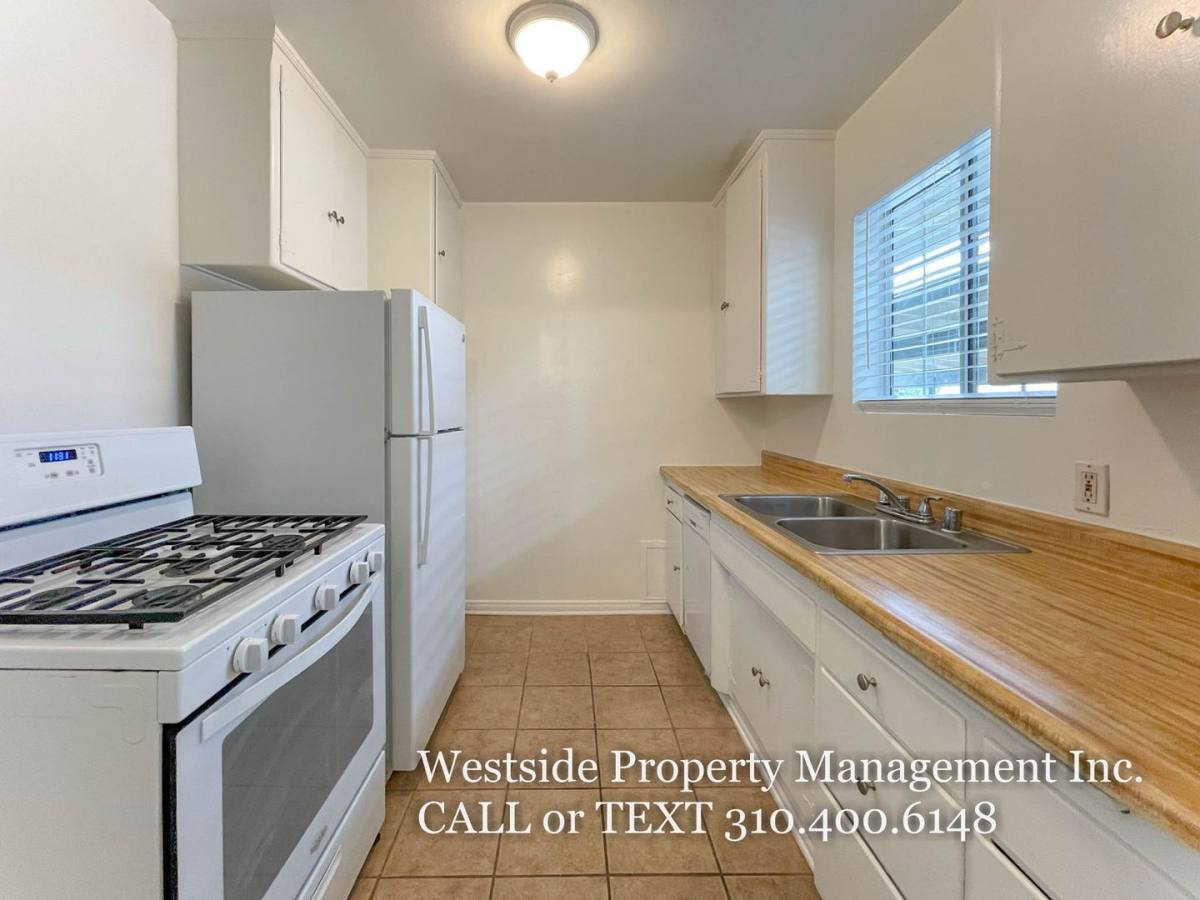Apartment for rent at 244 S Doheny Dr #246, Beverly Hills, CA 90211
