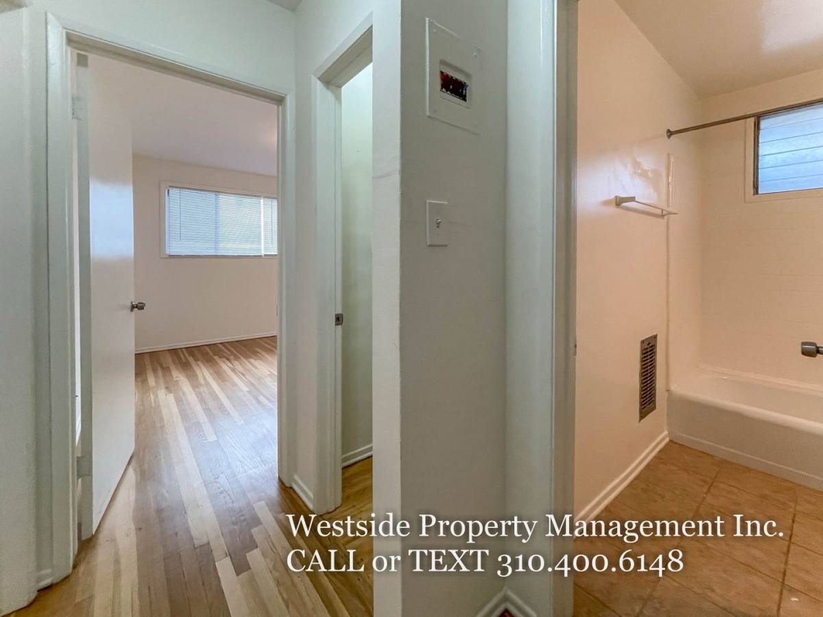 Apartment for rent at 244 S Doheny Dr #246, Beverly Hills, CA 90211