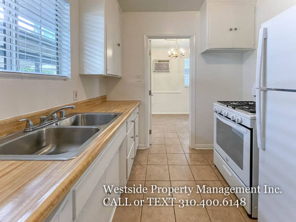 Apartment for rent at 244 S Doheny Dr #246, Beverly Hills, CA 90211