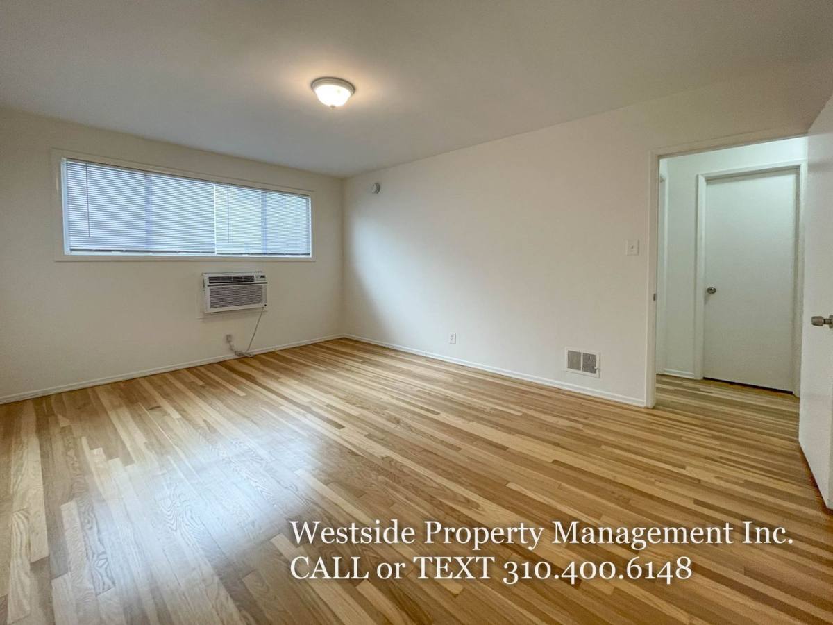 Apartment for rent at 244 S Doheny Dr #246, Beverly Hills, CA 90211