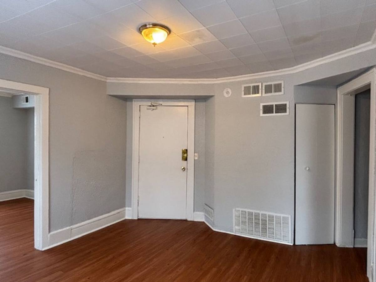 Apartment for rent at 580 Thomas Ave W, Saint Paul, MN 55103