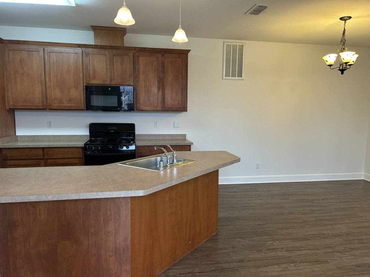 Apartment for rent at 403-405 Gilcrest Ave, Vallejo, CA 94591