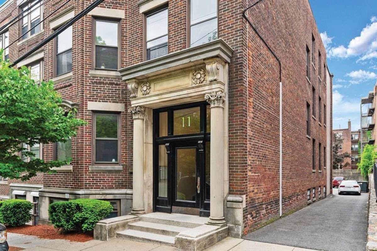 Apartment for rent at 15 Stearns Rd #10, Brookline, MA 02446