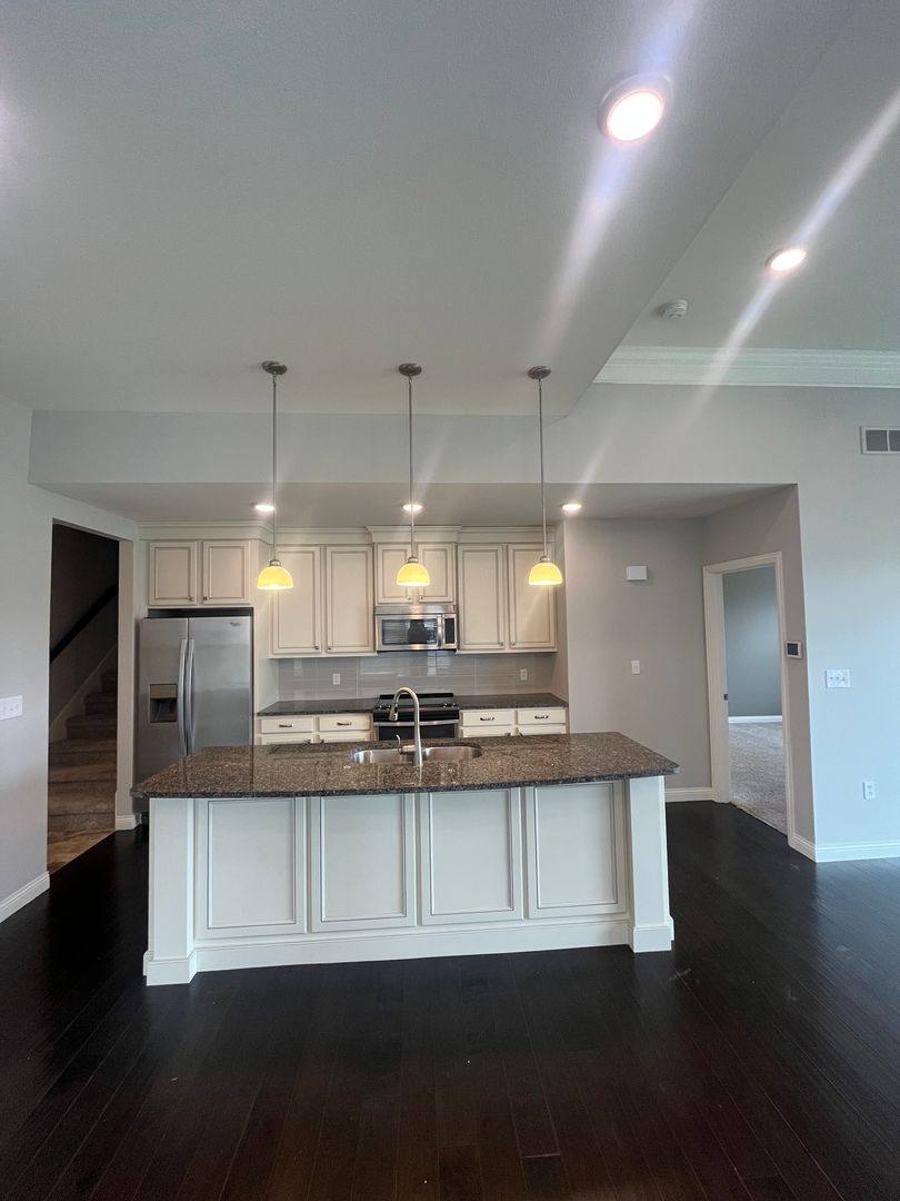 Apartment for rent at 1616 Residence Dr, Columbia, MO 65201