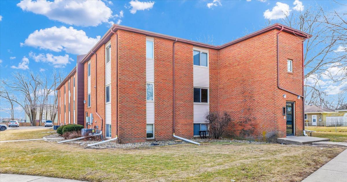 Apartment for rent at 5 Willedrob Rd, Bloomington, IL 61701