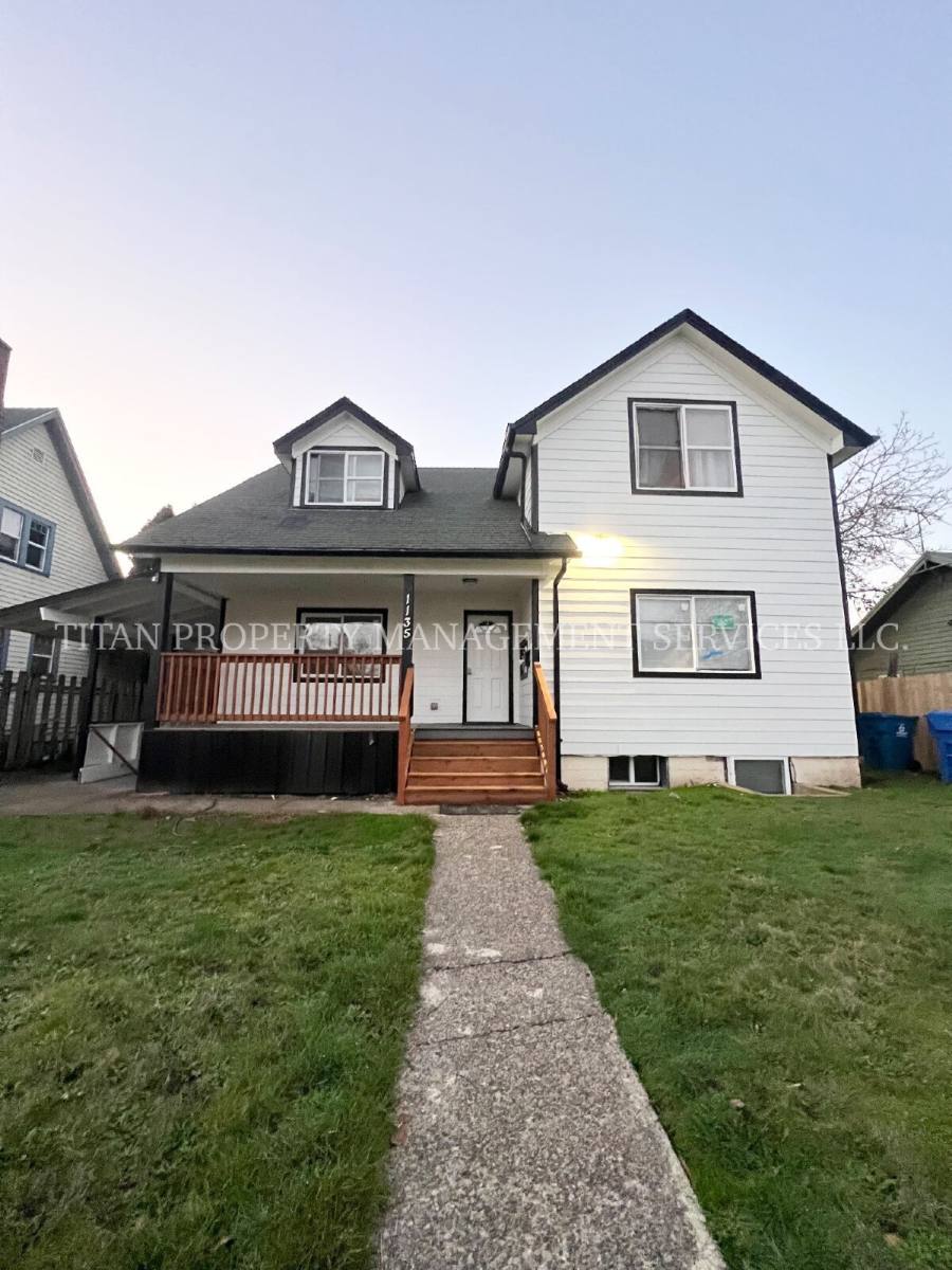 Apartment for rent at 1135 13th St NE #4, Salem, OR 97301