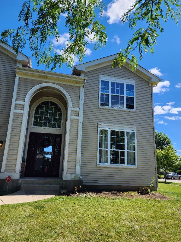 House for rent at 6700 Pine Lane, Carpentersville, IL 60110