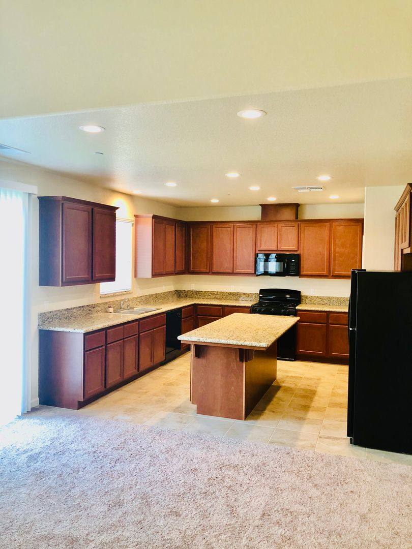 House for rent at 1614 Dodder Dr, Los Banos, CA 93635