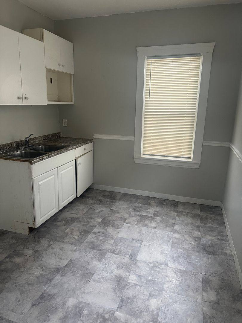 Townhouse for rent at 9710 Lamontier, Cleveland, OH 44104