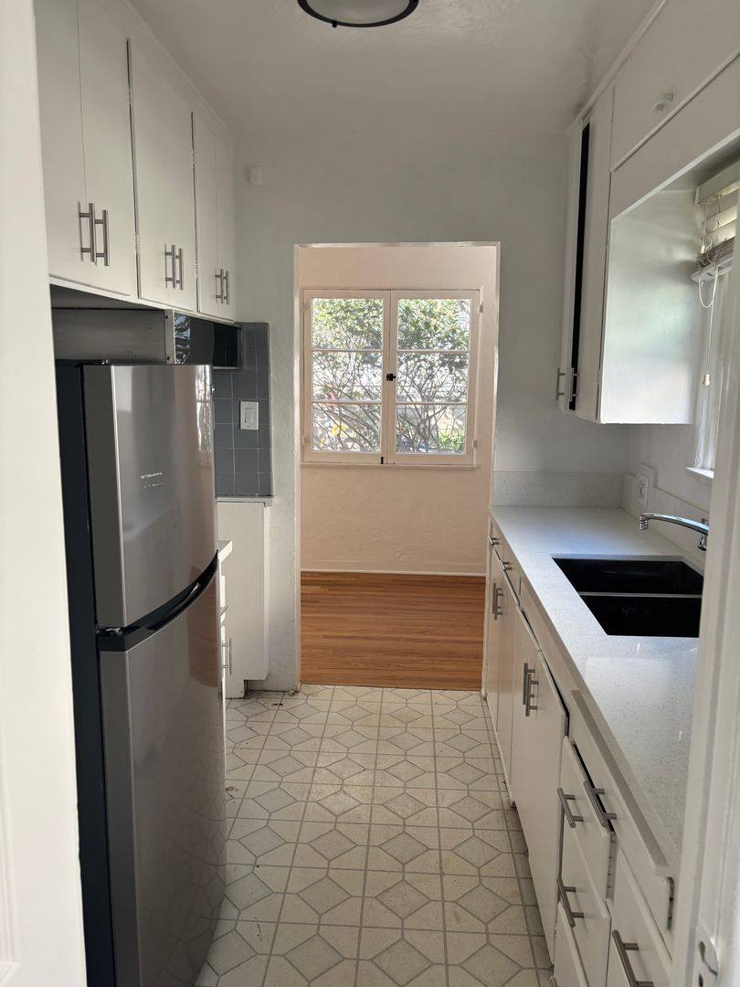 Apartment for rent at 1427 Euclid St, Santa Monica, CA 90404