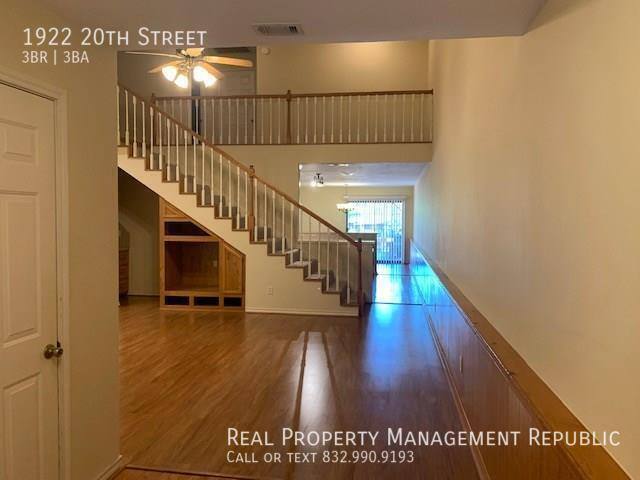 Townhouse for rent at 1922 20th St, Huntsville, TX 77340